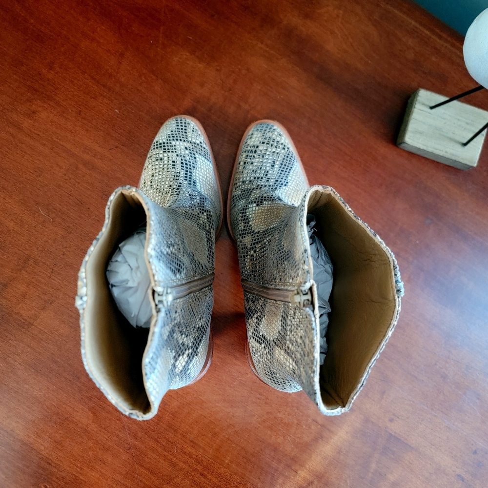 Free People Barclay Snake Embossed Leather Ankle Boots Size 37 Western - Picture 7 of 15